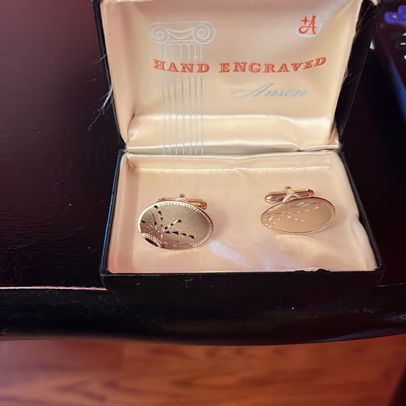 Anson Gold Cuff Links - Picture 3 of 3